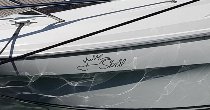 Dies ist ein Bild mit dem Boots Schriftzug SKAL