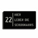 Dies ist ein Bild von einem - Hier leben die Schild - mit schwarz glänzender Oberfläche und weißer Schriftfarbe