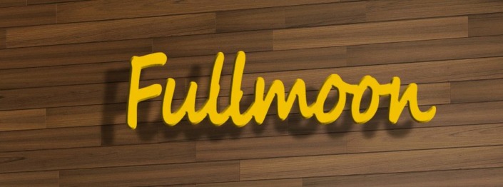 Dies ist ein Bild eines großen Metall Schriftzug FULLMOON aus Aluminium in gelb in 1,60 Meter Länge