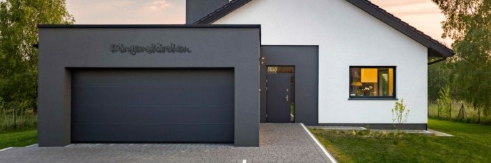 Dies ist ein Beispiel-Bild mit einem Namenschild für ein Haus in Aluminium antrazit | DINGENSKIRCHEN | 2,80 Meter lang